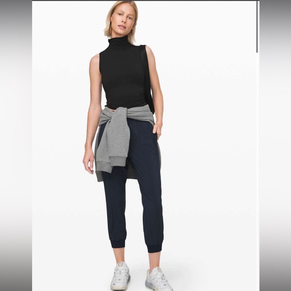 Lululemon Wanderer Cropped Jogger - Picture 1 of 10